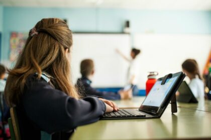Disuguaglianze digitali: il report dell’Osservatorio #conibambini